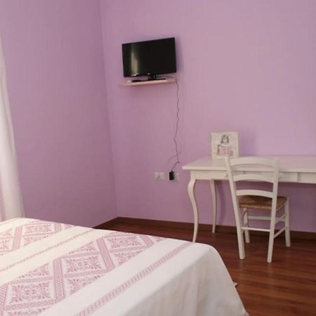 Guest House Le Gemelle Luras Exterior foto