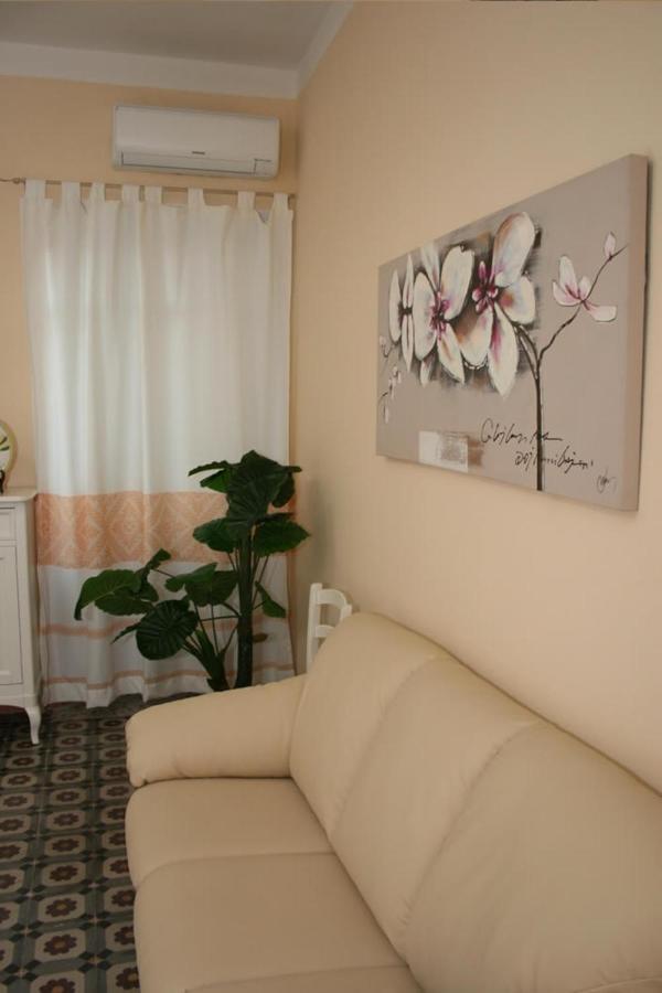 Guest House Le Gemelle Luras Exterior foto