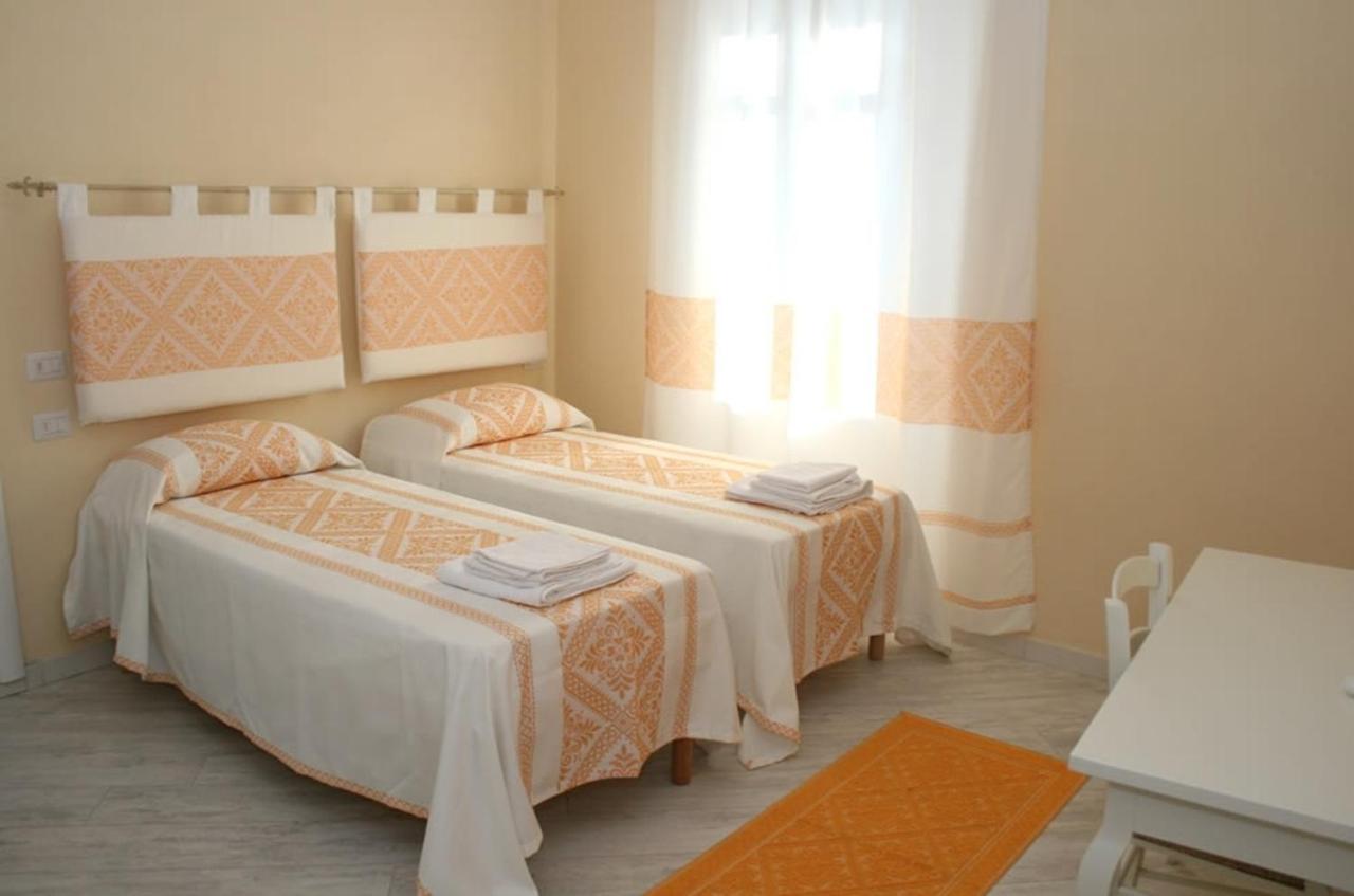 Guest House Le Gemelle Luras Quarto foto