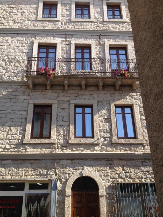 Guest House Le Gemelle Luras Exterior foto